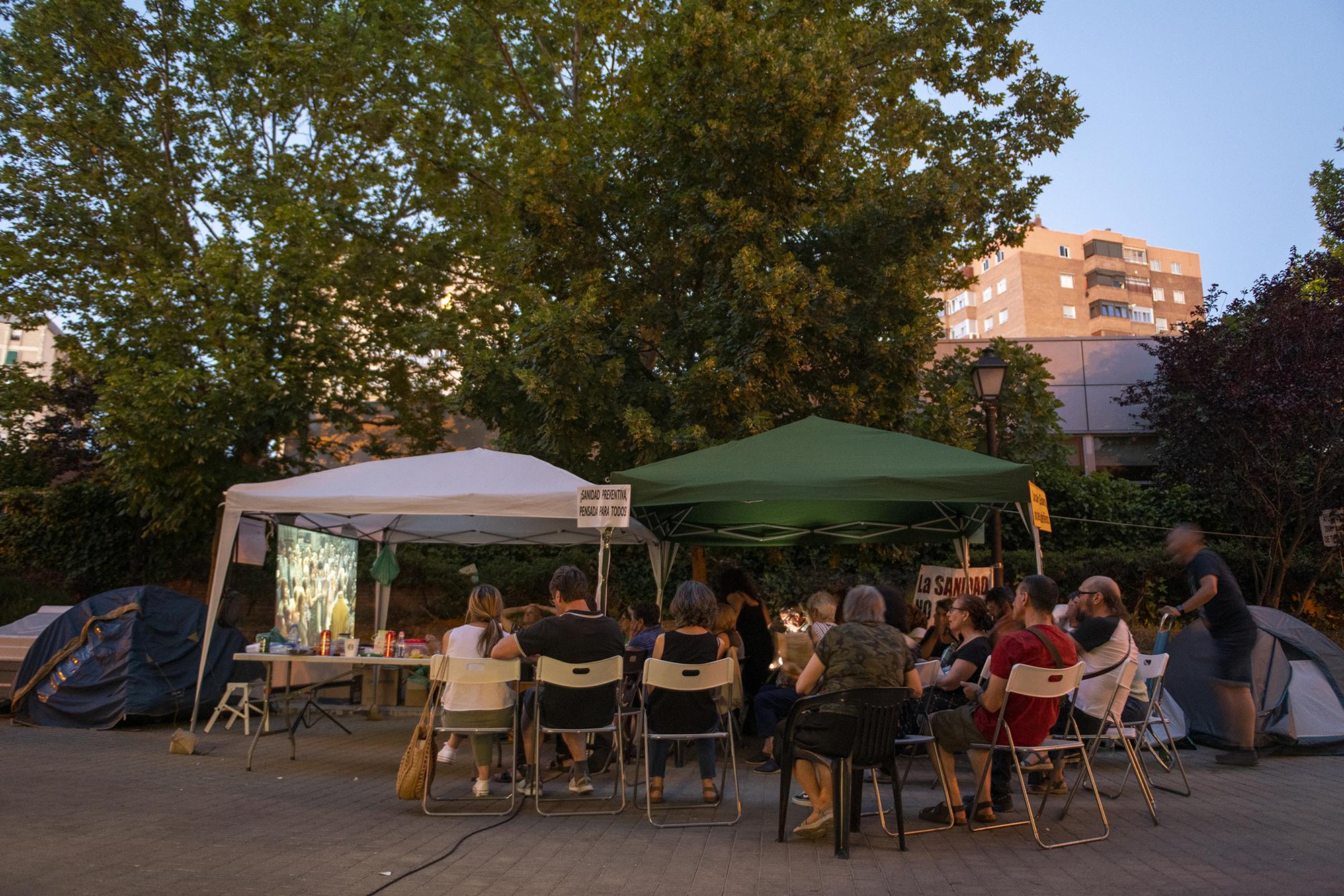 Acampada en el Centro de Salud Los ángeles en Villaverde - 6